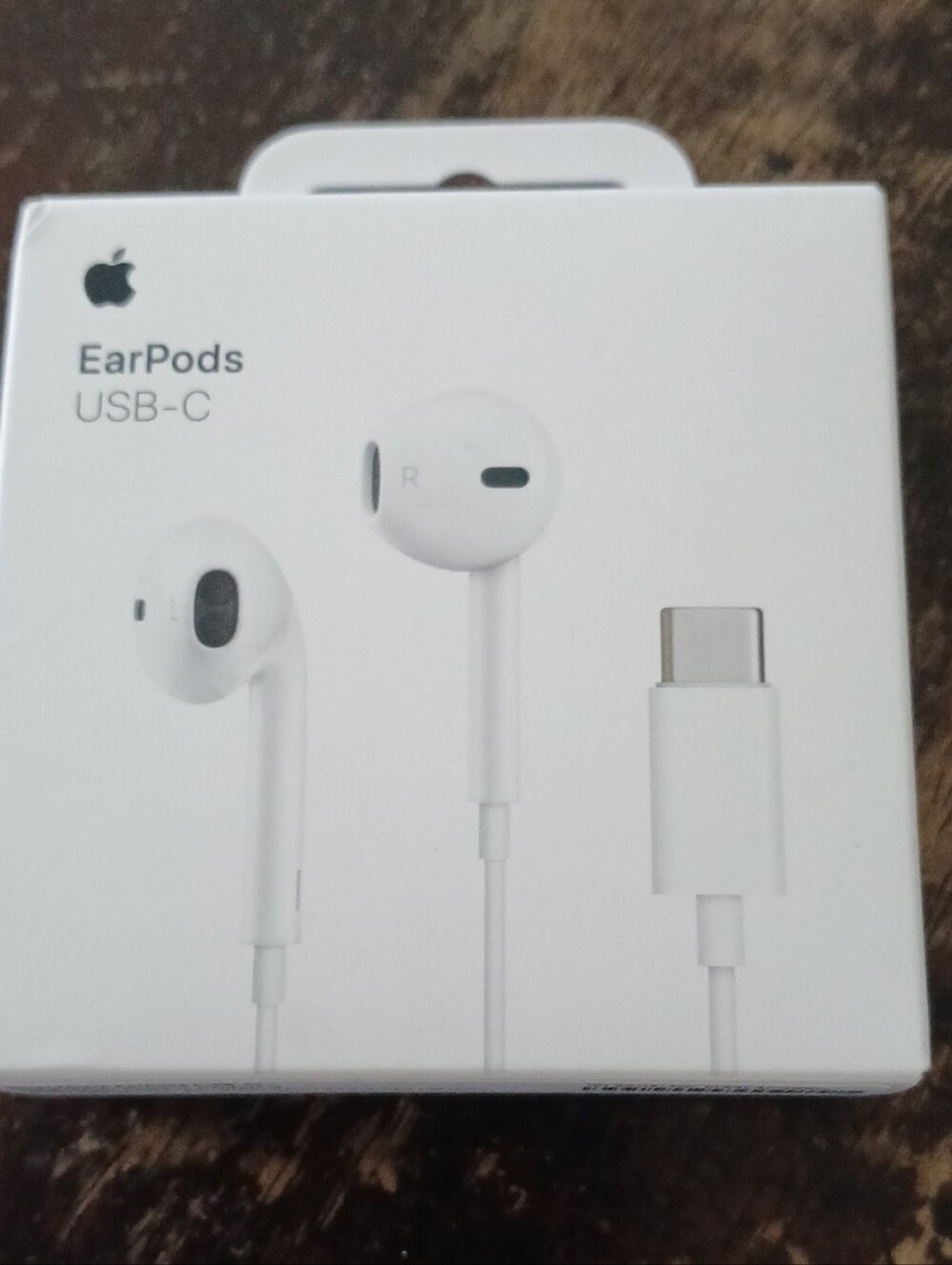 Apple EarPods with USB-C Connector in White NEW